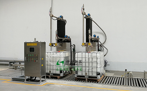 仲恒GAF1500L2-A自動(dòng)灌裝生產(chǎn)線 全自動(dòng)灌裝機(jī)客戶安裝現(xiàn)場(chǎng)！