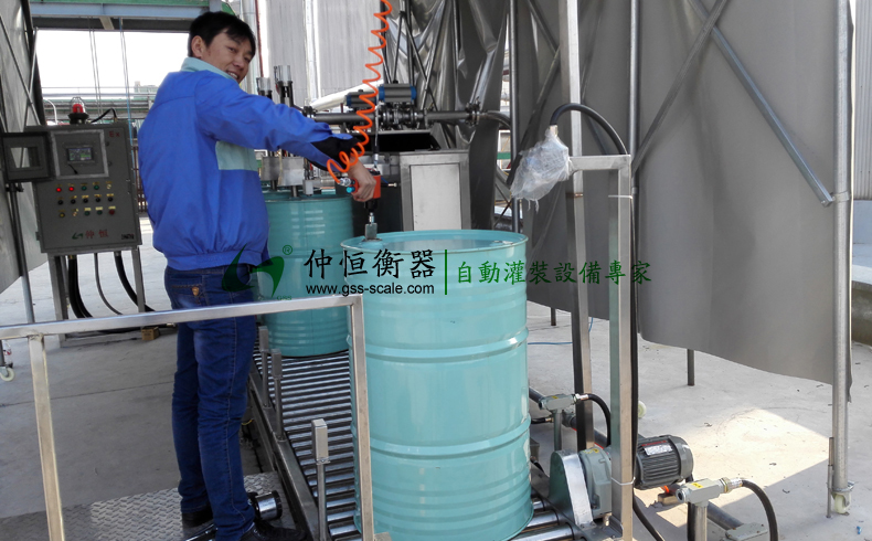仲恒GAF-300LM-Ex自動(dòng)尋口灌裝線 客戶現(xiàn)場安裝調(diào)試3