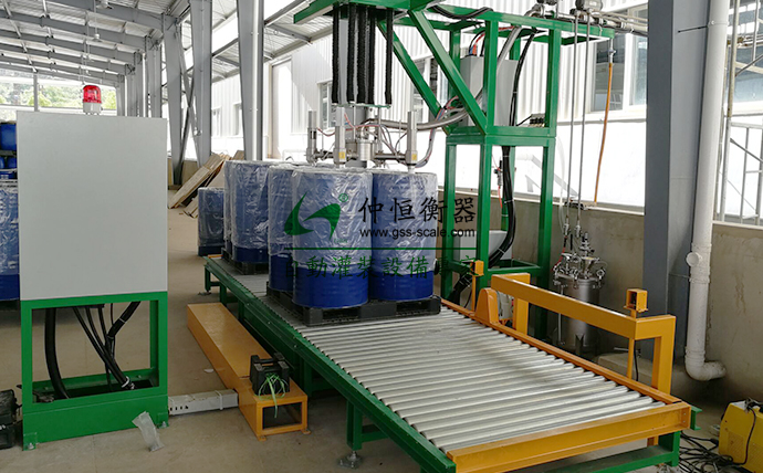 200Lx4桶液體灌裝生產線現(xiàn)場
